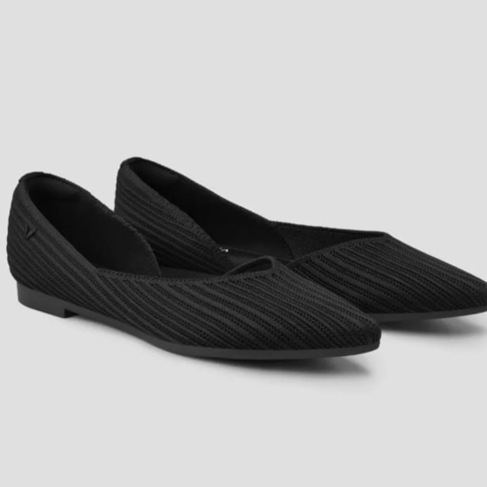 - Women's Black Flats